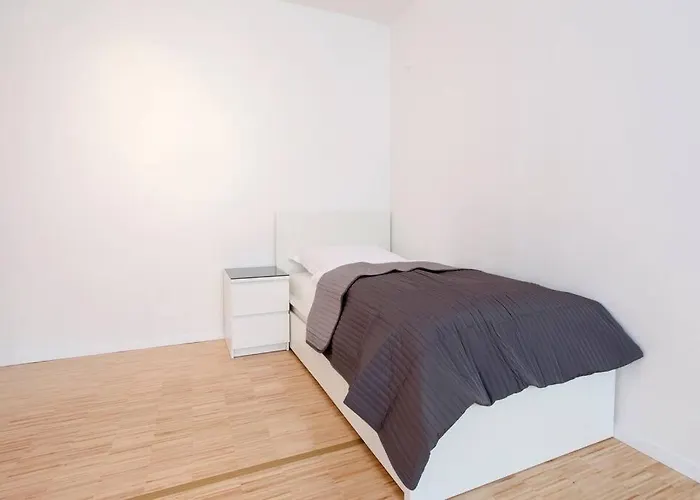 Exclusive 2-Room Souterrain Apartment